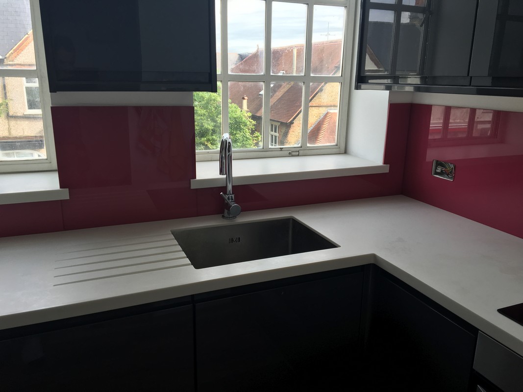 Deep plum coloured glass splashback in modern Chesham kitchen